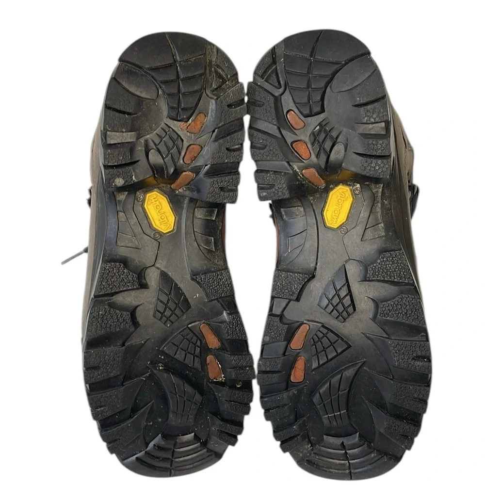 L.L. Bean Gore-Tex women’s Size 8.5 WIDE winter‎ boots with Vibram sole.